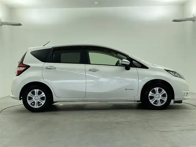 日産 ノート e－パワー X 福井県 2018(平30)年 4.8万km ブリリアントホワイトパール 純正SDナビ/【AM/FM/CD/Bluetooth/フルセグTV】/アラウンドビューモニター/ETC/ドライブレコーダー/インテリジェントエマージェンシーブレーキ/クリアランスソナー/インテリジェントルームミラー/VDC（ビークルダイナミクスコントロール）/LDW（車線逸脱警報）/LEDライト/オートライト/純正フロアマット/フルフラットシート