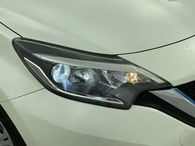 日産 ノート e－パワー X 福井県 2018(平30)年 4.8万km ブリリアントホワイトパール 純正SDナビ/【AM/FM/CD/Bluetooth/フルセグTV】/アラウンドビューモニター/ETC/ドライブレコーダー/インテリジェントエマージェンシーブレーキ/クリアランスソナー/インテリジェントルームミラー/VDC（ビークルダイナミクスコントロール）/LDW（車線逸脱警報）/LEDライト/オートライト/純正フロアマット/フルフラットシート