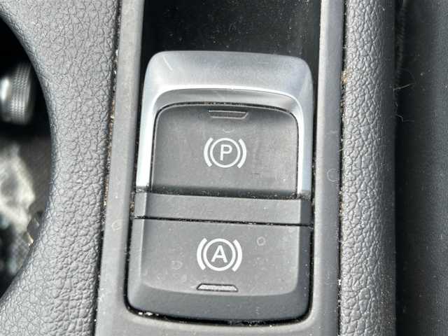 アウディ Ｑ３ 2．0 TFSI クワトロ 180PS 福島県 2016(平28)年 5万km 黒 4WD/ターボ/アシスタンスパッケージ/　・クルーズコントロール/　・サイドアシスト/　・アクティブレーンアシスト/　・ハイビームアシスト/純正メモリナビ/　【フルセグ/CD/DVD/MSV/SD/BT】/バックカメラ/ドライブレコーダー/ステアリングスイッチ/パドルシフト/LEDヘッドライト（AUTO機能付き）/パワーバックドア/コーナーセンサー/ビルトインETC/純正フロアマット/ハーフレザーシート/パーキングアシスト/横滑り防止機能/アイドリングストップ/ヒルスタートアシスト/前席パワーシート/スペアキー×１