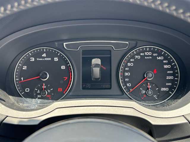 アウディ Ｑ３ 2．0 TFSI クワトロ 180PS 福島県 2016(平28)年 5万km 黒 4WD/ターボ/アシスタンスパッケージ/　・クルーズコントロール/　・サイドアシスト/　・アクティブレーンアシスト/　・ハイビームアシスト/純正メモリナビ/　【フルセグ/CD/DVD/MSV/SD/BT】/バックカメラ/ドライブレコーダー/ステアリングスイッチ/パドルシフト/LEDヘッドライト（AUTO機能付き）/パワーバックドア/コーナーセンサー/ビルトインETC/純正フロアマット/ハーフレザーシート/パーキングアシスト/横滑り防止機能/アイドリングストップ/ヒルスタートアシスト/前席パワーシート/スペアキー×１
