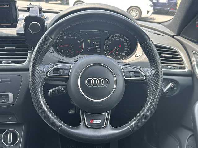 アウディ Ｑ３ 2．0 TFSI クワトロ 180PS 福島県 2016(平28)年 5万km 黒 4WD/ターボ/アシスタンスパッケージ/　・クルーズコントロール/　・サイドアシスト/　・アクティブレーンアシスト/　・ハイビームアシスト/純正メモリナビ/　【フルセグ/CD/DVD/MSV/SD/BT】/バックカメラ/ドライブレコーダー/ステアリングスイッチ/パドルシフト/LEDヘッドライト（AUTO機能付き）/パワーバックドア/コーナーセンサー/ビルトインETC/純正フロアマット/ハーフレザーシート/パーキングアシスト/横滑り防止機能/アイドリングストップ/ヒルスタートアシスト/前席パワーシート/スペアキー×１