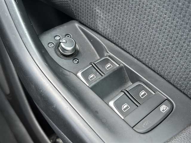 アウディ Ｑ３ 2．0 TFSI クワトロ 180PS 福島県 2016(平28)年 5万km 黒 4WD/ターボ/アシスタンスパッケージ/　・クルーズコントロール/　・サイドアシスト/　・アクティブレーンアシスト/　・ハイビームアシスト/純正メモリナビ/　【フルセグ/CD/DVD/MSV/SD/BT】/バックカメラ/ドライブレコーダー/ステアリングスイッチ/パドルシフト/LEDヘッドライト（AUTO機能付き）/パワーバックドア/コーナーセンサー/ビルトインETC/純正フロアマット/ハーフレザーシート/パーキングアシスト/横滑り防止機能/アイドリングストップ/ヒルスタートアシスト/前席パワーシート/スペアキー×１