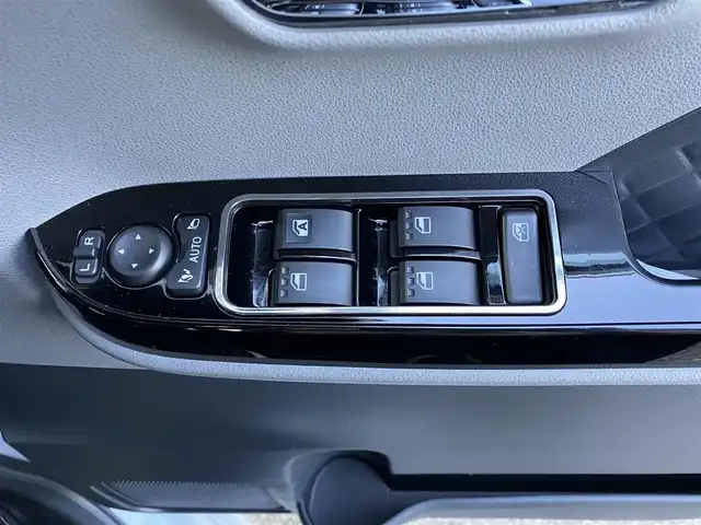 ダイハツ タント カスタム X 高知県 2019(令1)年 4万km シャイニングホワイトパール メモリナビ/バックカメラ/ETC/スマートキー/Bluetooth接続/CD/純正フロアマット/オートマチックハイビーム/LEDヘッドライト/横滑り防止装置/レーンキープアシスト/衝突被害軽減システム/プッシュスタート/地デジ