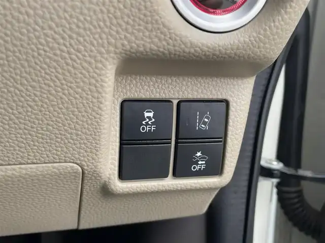 ホンダ Ｎ ＢＯＸ G L ホンダセンシング 埼玉県 2018(平30)年 8.3万km プレミアムホワイトパールⅡ (株)IDOMが運営する【じしゃロン川越店】の自社ローン専用車両になります。こちらは現金またはオートローンご利用時の価格です。自社ローンご希望の方は別途その旨お申付け下さい/純正ＳＤナビ/（AM/FM/CD/DVD/BT)/バックカメラ　/フルセグＴＶ　/ＥＴＣ　/ホンダセンシング　/衝突安全軽減ブレーキ　/車線逸脱防止装置　/片側パワースライドドア　/ＬＥＤヘッドライト　/オートライト　/純正フロアマット　/ステアリングスイッチ