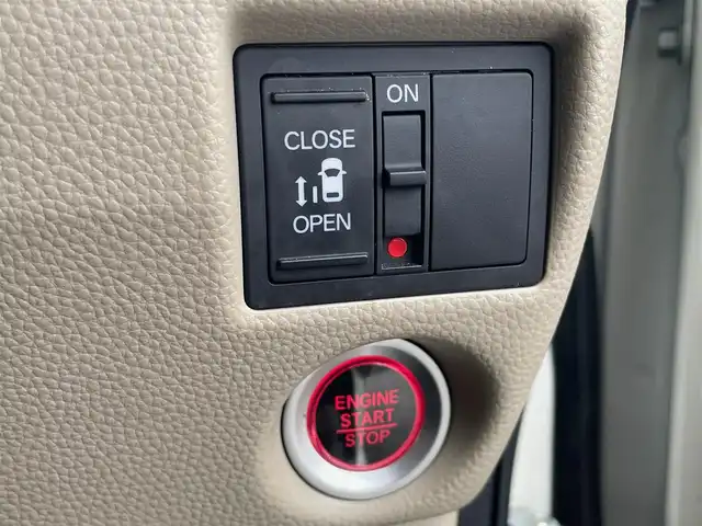 ホンダ Ｎ ＢＯＸ G L ホンダセンシング 埼玉県 2018(平30)年 8.3万km プレミアムホワイトパールⅡ (株)IDOMが運営する【じしゃロン川越店】の自社ローン専用車両になります。こちらは現金またはオートローンご利用時の価格です。自社ローンご希望の方は別途その旨お申付け下さい/純正ＳＤナビ/（AM/FM/CD/DVD/BT)/バックカメラ　/フルセグＴＶ　/ＥＴＣ　/ホンダセンシング　/衝突安全軽減ブレーキ　/車線逸脱防止装置　/片側パワースライドドア　/ＬＥＤヘッドライト　/オートライト　/純正フロアマット　/ステアリングスイッチ