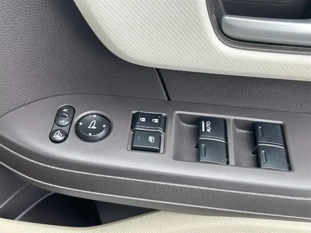 ホンダ Ｎ ＢＯＸ G L ホンダセンシング 埼玉県 2018(平30)年 8.3万km プレミアムホワイトパールⅡ (株)IDOMが運営する【じしゃロン川越店】の自社ローン専用車両になります。こちらは現金またはオートローンご利用時の価格です。自社ローンご希望の方は別途その旨お申付け下さい/純正ＳＤナビ/（AM/FM/CD/DVD/BT)/バックカメラ　/フルセグＴＶ　/ＥＴＣ　/ホンダセンシング　/衝突安全軽減ブレーキ　/車線逸脱防止装置　/片側パワースライドドア　/ＬＥＤヘッドライト　/オートライト　/純正フロアマット　/ステアリングスイッチ