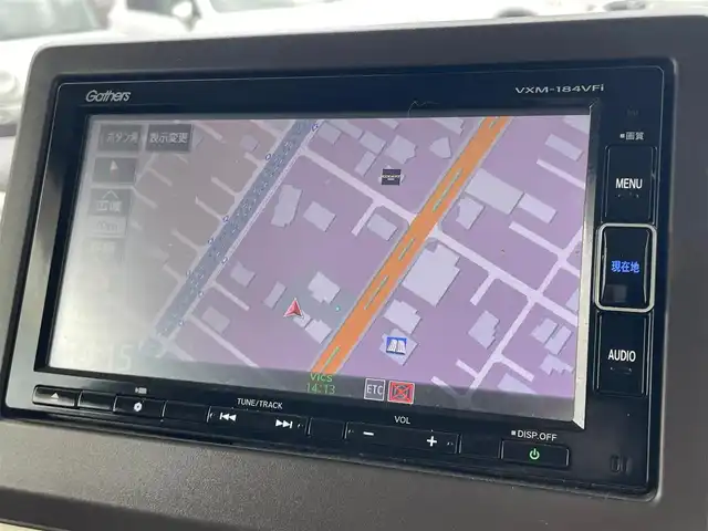 ホンダ Ｎ ＢＯＸ G L ホンダセンシング 埼玉県 2018(平30)年 8.3万km プレミアムホワイトパールⅡ (株)IDOMが運営する【じしゃロン川越店】の自社ローン専用車両になります。こちらは現金またはオートローンご利用時の価格です。自社ローンご希望の方は別途その旨お申付け下さい/純正ＳＤナビ/（AM/FM/CD/DVD/BT)/バックカメラ　/フルセグＴＶ　/ＥＴＣ　/ホンダセンシング　/衝突安全軽減ブレーキ　/車線逸脱防止装置　/片側パワースライドドア　/ＬＥＤヘッドライト　/オートライト　/純正フロアマット　/ステアリングスイッチ