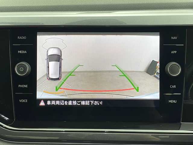 フォルクスワーゲン ポロ TSIハイライン 秋田県 2020(令2)年 2.2万km 白 純正ナビ【AM/FM/CD/DVD/BT】 /フルセグTV/デジタルメーター /バックカメラ /フルセグTV /ETC 2.0/アイドリングストップ　/パーキングアシスト　/純正フロアマット　/前方ドライブレコーダー　/USBポート　/パドルシフト　/オートライト　/アイドリングストップ/オートエアコン /パドルシフト/スペアキー有り/スマートキー/クルーズコントロール/革巻きステアリング/電格ミラー/クリアランスソナー /プッシュスタート /純正AW/ウィンカーミラー /フォグライト /コーナーセンサー