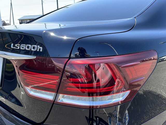 レクサス ＬＳ 600h バージョンC Iパック 新潟県 2013(平25)年 8.4万km ブラック 純正ナビ/（フルセグ/DVD/Bluetooth）/レクサスプレミアムサウンド/寒冷地仕様/冬タイヤ有（店舗保管）/バックカメラ/クリアランスソナー/クルーズコントロール/MTモード付AT/ビルドインETC/防眩ミラー/電動リアゲート/サンルーフ/サンシェード/ブラックレザーシート/前席メモリーシート/前席電動シート/前席シートヒーター/前席エアシート/助手席オットマン/オートハイビーム/HIDヘッドライト/フォグランプ/ウィンカーミラー/電格ミラー/ドアバイザー/スペアキー×１/カードキー×１