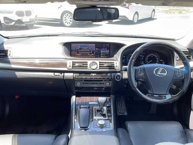 レクサス ＬＳ 600h バージョンC Iパック 新潟県 2013(平25)年 8.4万km ブラック 純正ナビ/（フルセグ/DVD/Bluetooth）/レクサスプレミアムサウンド/寒冷地仕様/冬タイヤ有（店舗保管）/バックカメラ/クリアランスソナー/クルーズコントロール/MTモード付AT/ビルドインETC/防眩ミラー/電動リアゲート/サンルーフ/サンシェード/ブラックレザーシート/前席メモリーシート/前席電動シート/前席シートヒーター/前席エアシート/助手席オットマン/オートハイビーム/HIDヘッドライト/フォグランプ/ウィンカーミラー/電格ミラー/ドアバイザー/スペアキー×１/カードキー×１