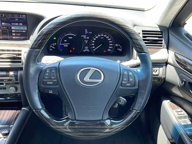 レクサス ＬＳ 600h バージョンC Iパック 新潟県 2013(平25)年 8.4万km ブラック 純正ナビ/（フルセグ/DVD/Bluetooth）/レクサスプレミアムサウンド/寒冷地仕様/冬タイヤ有（店舗保管）/バックカメラ/クリアランスソナー/クルーズコントロール/MTモード付AT/ビルドインETC/防眩ミラー/電動リアゲート/サンルーフ/サンシェード/ブラックレザーシート/前席メモリーシート/前席電動シート/前席シートヒーター/前席エアシート/助手席オットマン/オートハイビーム/HIDヘッドライト/フォグランプ/ウィンカーミラー/電格ミラー/ドアバイザー/スペアキー×１/カードキー×１
