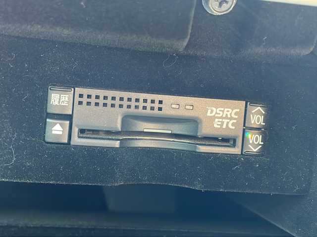 レクサス ＬＳ 600h バージョンC Iパック 新潟県 2013(平25)年 8.4万km ブラック 純正ナビ/（フルセグ/DVD/Bluetooth）/レクサスプレミアムサウンド/寒冷地仕様/冬タイヤ有（店舗保管）/バックカメラ/クリアランスソナー/クルーズコントロール/MTモード付AT/ビルドインETC/防眩ミラー/電動リアゲート/サンルーフ/サンシェード/ブラックレザーシート/前席メモリーシート/前席電動シート/前席シートヒーター/前席エアシート/助手席オットマン/オートハイビーム/HIDヘッドライト/フォグランプ/ウィンカーミラー/電格ミラー/ドアバイザー/スペアキー×１/カードキー×１