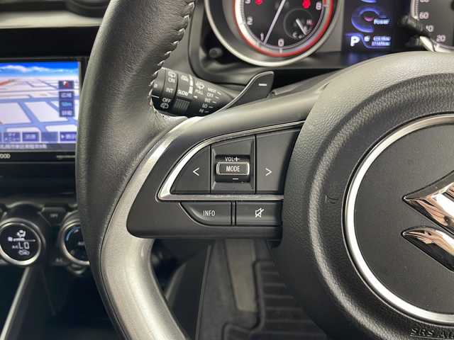 スズキ スイフト HYBRID RS 道央・札幌 2017(平29)年 3.8万km パール ・４WD/ハイブリッド/・スズキセーフティサポート/・デュアルセンサーブレーキサポート/・レーダークルーズコントロール/・カロッツェリアナビ/・DVD.CD.SD.Bluetooth/・フルセグ/バックカメラ/・パドルシフト/・LEDライト/オートハイビーム/・D.N席シートヒーター/・アイドリングストップ