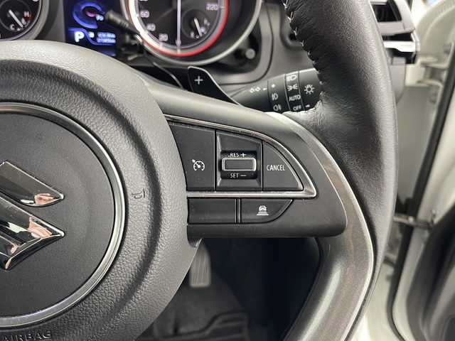 スズキ スイフト HYBRID RS 道央・札幌 2017(平29)年 3.8万km パール ・４WD/ハイブリッド/・スズキセーフティサポート/・デュアルセンサーブレーキサポート/・レーダークルーズコントロール/・カロッツェリアナビ/・DVD.CD.SD.Bluetooth/・フルセグ/バックカメラ/・パドルシフト/・LEDライト/オートハイビーム/・D.N席シートヒーター/・アイドリングストップ