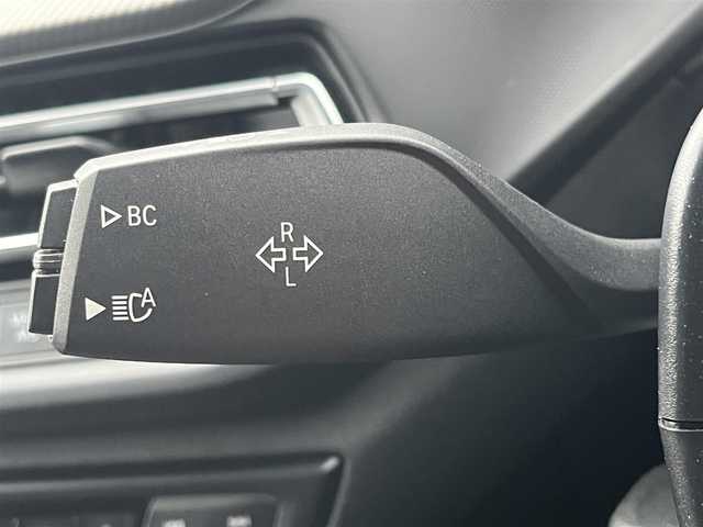 ＢＭＷ ＢＭＷ １１８ｄ Mスポーツ EDジョイ+ 静岡県 2021(令3)年 1.4万km サファイアブラックP ハーフレザーシート/電動リアゲート/ブラインドスポットアシスト/iDrive/(Bluetooth/ScreenMirroring/USB)/インテリジェントセーフティ/バックカメラ/アダプティブクルーズコントロール/レーンキープアシスト/PDC/メモリー付パワーシート/コンフォートアクセス/ETC/ドライブレコーダー/純正フロアマット/純正18インチアルミホイール/アンビエントライト/ワイヤレス充電/保証書/取扱説明書/スペアキー