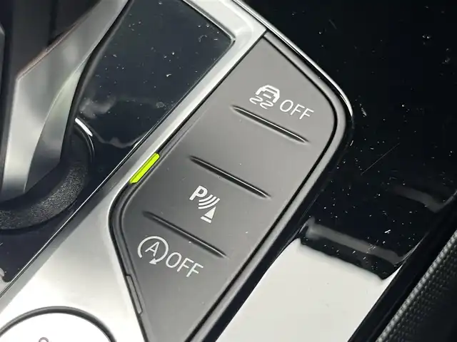 ＢＭＷ ＢＭＷ １１８ｄ Mスポーツ EDジョイ+ 静岡県 2021(令3)年 1.4万km サファイアブラックP ハーフレザーシート/電動リアゲート/ブラインドスポットアシスト/iDrive/(Bluetooth/ScreenMirroring/USB)/インテリジェントセーフティ/バックカメラ/アダプティブクルーズコントロール/レーンキープアシスト/PDC/メモリー付パワーシート/コンフォートアクセス/ETC/ドライブレコーダー/純正フロアマット/純正18インチアルミホイール/アンビエントライト/ワイヤレス充電/保証書/取扱説明書/スペアキー