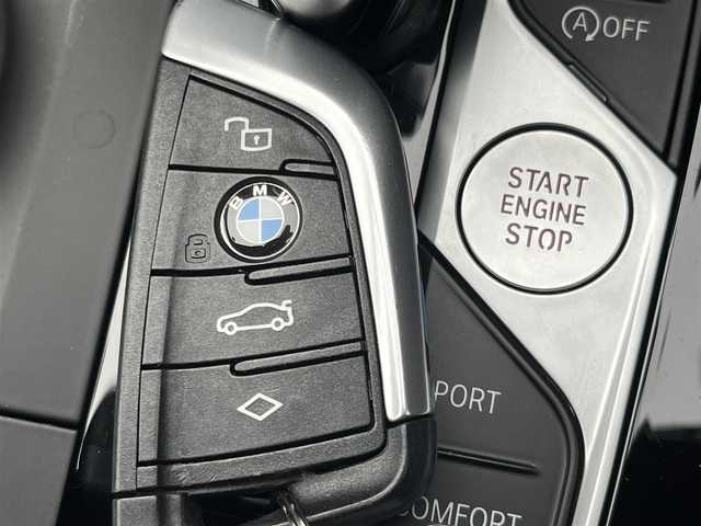 ＢＭＷ ＢＭＷ １１８ｄ Mスポーツ EDジョイ+ 静岡県 2021(令3)年 1.4万km サファイアブラックP ハーフレザーシート/電動リアゲート/ブラインドスポットアシスト/iDrive/(Bluetooth/ScreenMirroring/USB)/インテリジェントセーフティ/バックカメラ/アダプティブクルーズコントロール/レーンキープアシスト/PDC/メモリー付パワーシート/コンフォートアクセス/ETC/ドライブレコーダー/純正フロアマット/純正18インチアルミホイール/アンビエントライト/ワイヤレス充電/保証書/取扱説明書/スペアキー