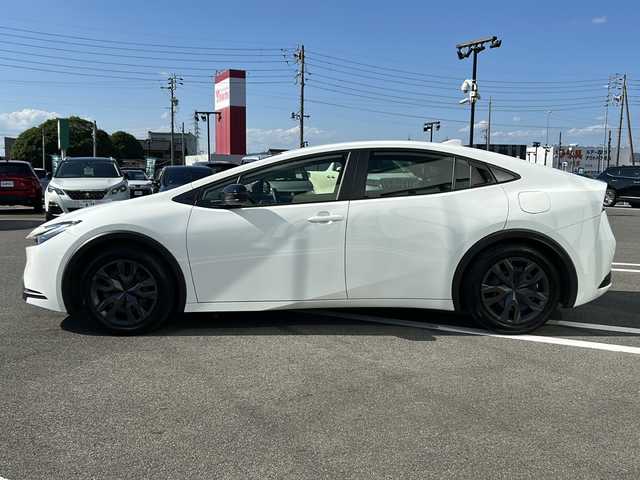 トヨタ プリウス X 岐阜県 2024(令6)年 0.6万km スーパーホワイトⅡ 登録時走行距離5891km/12.3インチSDナビ /フルセグTV /バックカメラ /ETC2.0 /100V充電 /LEDライト /オートライト /オートマチックハイビーム /寒冷地仕様 /スペアタイヤ /スマートキー /スペアキー /プッシュスタート/クルーズコントロール/Bluetooth接続/アイドリングストップ/レーンキープアシスト/横滑り防止装置/盗難防止装置