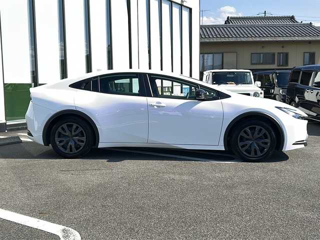 トヨタ プリウス X 岐阜県 2024(令6)年 0.6万km スーパーホワイトⅡ 登録時走行距離5891km/12.3インチSDナビ /フルセグTV /バックカメラ /ETC2.0 /100V充電 /LEDライト /オートライト /オートマチックハイビーム /寒冷地仕様 /スペアタイヤ /スマートキー /スペアキー /プッシュスタート/クルーズコントロール/Bluetooth接続/アイドリングストップ/レーンキープアシスト/横滑り防止装置/盗難防止装置