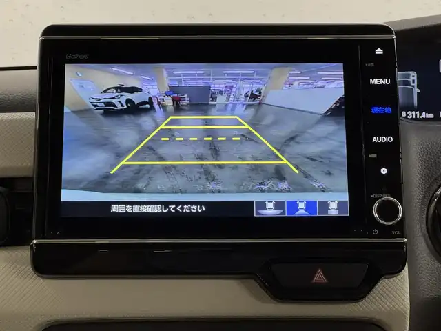 ホンダ Ｎ ＢＯＸ G L ホンダセンシング 三重県 2020(令2)年 4.5万km プラチナホワイトパール ガソリン/FF/インパネCVT/純正 8インチナビ VXU-207NBi/（CD/DVD/RADIO/TV/SD/MusicRack/USB/iPod/Bluetooth/HDMI/AppleCarPlay）/バックカメラ/【OP】両側パワースライドドア/ドライブレコーダー 前後（一体型）/ビルトイン ETC/Honda SENSING/・衝突軽減ブレーキ［CMBS］/・車線維持支援システム［LKAS］/・アダプティブクルーズコントロール［ACC］/・路外逸脱抑制機能/・先行車発進お知らせ機能/・標識認識機能/・パーキングセンサーシステム/・【OP】前席用i-サイドエアバッグシステム＋サイドカーテンエアバッグシステム(前席/後席対応)/装備/・シートヒーター（D/N）/・オートエアコン/・オートライト/・LEDヘッドライト/・USBジャック（充電用（2.5A高速充電対応）x2、入力用x1）/・電動格納ドアミラー（ウインカー付）/・純正ホイールキャップ＆14インチスチールホイール/・スマートキーx3/・取/ナビ取/など