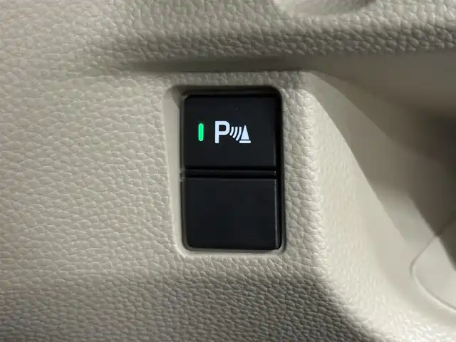 ホンダ Ｎ ＢＯＸ G L ホンダセンシング 三重県 2020(令2)年 4.5万km プラチナホワイトパール ガソリン/FF/インパネCVT/純正 8インチナビ VXU-207NBi/（CD/DVD/RADIO/TV/SD/MusicRack/USB/iPod/Bluetooth/HDMI/AppleCarPlay）/バックカメラ/【OP】両側パワースライドドア/ドライブレコーダー 前後（一体型）/ビルトイン ETC/Honda SENSING/・衝突軽減ブレーキ［CMBS］/・車線維持支援システム［LKAS］/・アダプティブクルーズコントロール［ACC］/・路外逸脱抑制機能/・先行車発進お知らせ機能/・標識認識機能/・パーキングセンサーシステム/・【OP】前席用i-サイドエアバッグシステム＋サイドカーテンエアバッグシステム(前席/後席対応)/装備/・シートヒーター（D/N）/・オートエアコン/・オートライト/・LEDヘッドライト/・USBジャック（充電用（2.5A高速充電対応）x2、入力用x1）/・電動格納ドアミラー（ウインカー付）/・純正ホイールキャップ＆14インチスチールホイール/・スマートキーx3/・取/ナビ取/など