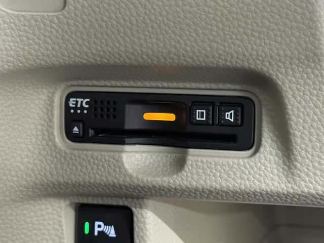 ホンダ Ｎ ＢＯＸ G L ホンダセンシング 三重県 2020(令2)年 4.5万km プラチナホワイトパール ガソリン/FF/インパネCVT/純正 8インチナビ VXU-207NBi/（CD/DVD/RADIO/TV/SD/MusicRack/USB/iPod/Bluetooth/HDMI/AppleCarPlay）/バックカメラ/【OP】両側パワースライドドア/ドライブレコーダー 前後（一体型）/ビルトイン ETC/Honda SENSING/・衝突軽減ブレーキ［CMBS］/・車線維持支援システム［LKAS］/・アダプティブクルーズコントロール［ACC］/・路外逸脱抑制機能/・先行車発進お知らせ機能/・標識認識機能/・パーキングセンサーシステム/・【OP】前席用i-サイドエアバッグシステム＋サイドカーテンエアバッグシステム(前席/後席対応)/装備/・シートヒーター（D/N）/・オートエアコン/・オートライト/・LEDヘッドライト/・USBジャック（充電用（2.5A高速充電対応）x2、入力用x1）/・電動格納ドアミラー（ウインカー付）/・純正ホイールキャップ＆14インチスチールホイール/・スマートキーx3/・取/ナビ取/など