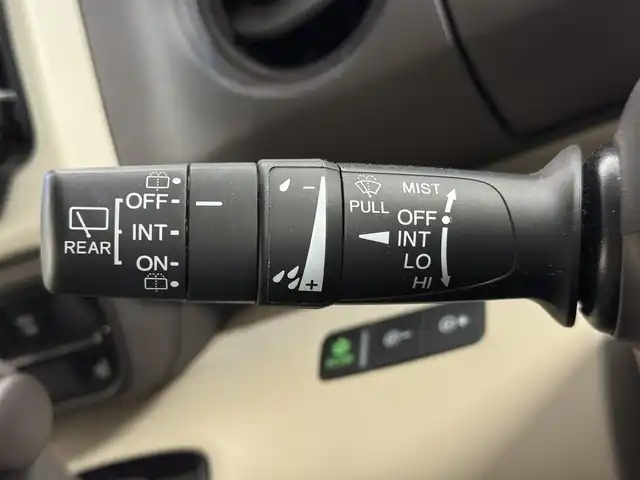ホンダ Ｎ ＢＯＸ G L ホンダセンシング 三重県 2020(令2)年 4.5万km プラチナホワイトパール ガソリン/FF/インパネCVT/純正 8インチナビ VXU-207NBi/（CD/DVD/RADIO/TV/SD/MusicRack/USB/iPod/Bluetooth/HDMI/AppleCarPlay）/バックカメラ/【OP】両側パワースライドドア/ドライブレコーダー 前後（一体型）/ビルトイン ETC/Honda SENSING/・衝突軽減ブレーキ［CMBS］/・車線維持支援システム［LKAS］/・アダプティブクルーズコントロール［ACC］/・路外逸脱抑制機能/・先行車発進お知らせ機能/・標識認識機能/・パーキングセンサーシステム/・【OP】前席用i-サイドエアバッグシステム＋サイドカーテンエアバッグシステム(前席/後席対応)/装備/・シートヒーター（D/N）/・オートエアコン/・オートライト/・LEDヘッドライト/・USBジャック（充電用（2.5A高速充電対応）x2、入力用x1）/・電動格納ドアミラー（ウインカー付）/・純正ホイールキャップ＆14インチスチールホイール/・スマートキーx3/・取/ナビ取/など