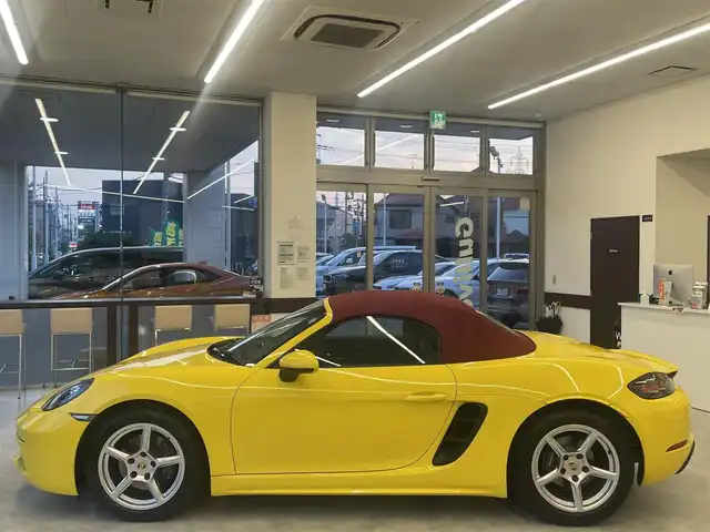 ポルシェ ７１８ボクスター 東京都 2017(平29)年 6万km レーシングイエロー 純正メーカーナビ/ハーフレザーシート/シートヒーター/クルーズコントロール/デジタルインナーミラー/純正アルミホイール/オートライト/キーレス2本/保証書/取扱説明書