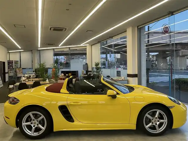 ポルシェ ７１８ボクスター 東京都 2017(平29)年 6万km レーシングイエロー 純正メーカーナビ/ハーフレザーシート/シートヒーター/クルーズコントロール/デジタルインナーミラー/純正アルミホイール/オートライト/キーレス2本/保証書/取扱説明書