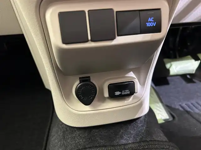 トヨタ シエンタ ハイブリッド Z 愛媛県 2023(令5)年 0.7万km ブラック 純正10.5インチナビ/(Bluetooth/フルセグ)/バックカメラ/両側電動スライドドア/衝突被害軽減ブレーキ/レーンキープアシスト/前後コーナーセンサー/レーダークルーズコントロール/ブラインドスポットモニター/オートマチックハイビーム/オートライト/ETC/100V充電/サイドサンシェード/ステアリングスイッチ/ドライブモード/EVモード/スペアキー/保証書/取扱説明書