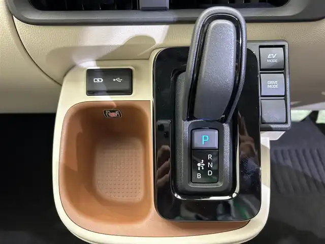 トヨタ シエンタ ハイブリッド Z 愛媛県 2023(令5)年 0.7万km ブラック 純正10.5インチナビ/(Bluetooth/フルセグ)/バックカメラ/両側電動スライドドア/衝突被害軽減ブレーキ/レーンキープアシスト/前後コーナーセンサー/レーダークルーズコントロール/ブラインドスポットモニター/オートマチックハイビーム/オートライト/ETC/100V充電/サイドサンシェード/ステアリングスイッチ/ドライブモード/EVモード/スペアキー/保証書/取扱説明書