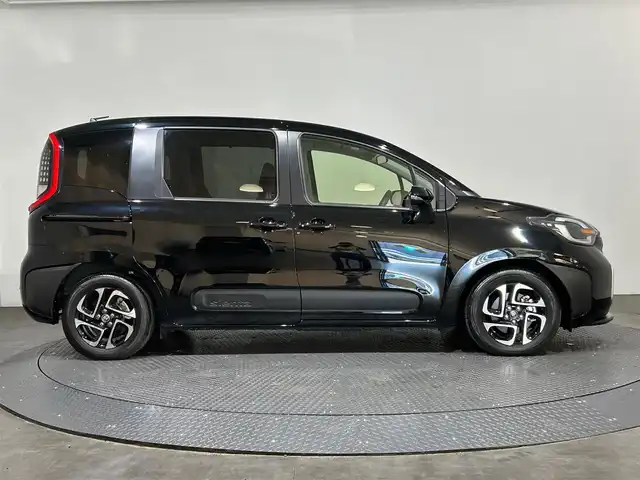 トヨタ シエンタ ハイブリッド Z 愛媛県 2023(令5)年 0.7万km ブラック 純正10.5インチナビ/(Bluetooth/フルセグ)/バックカメラ/両側電動スライドドア/衝突被害軽減ブレーキ/レーンキープアシスト/前後コーナーセンサー/レーダークルーズコントロール/ブラインドスポットモニター/オートマチックハイビーム/オートライト/ETC/100V充電/サイドサンシェード/ステアリングスイッチ/ドライブモード/EVモード/スペアキー/保証書/取扱説明書