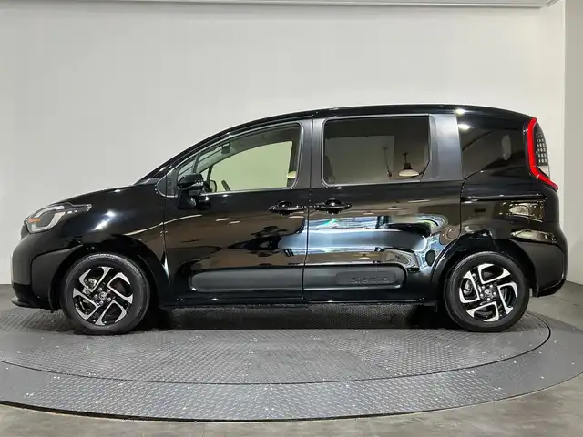 トヨタ シエンタ ハイブリッド Z 愛媛県 2023(令5)年 0.7万km ブラック 純正10.5インチナビ/(Bluetooth/フルセグ)/バックカメラ/両側電動スライドドア/衝突被害軽減ブレーキ/レーンキープアシスト/前後コーナーセンサー/レーダークルーズコントロール/ブラインドスポットモニター/オートマチックハイビーム/オートライト/ETC/100V充電/サイドサンシェード/ステアリングスイッチ/ドライブモード/EVモード/スペアキー/保証書/取扱説明書