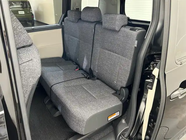 トヨタ シエンタ ハイブリッド Z 愛媛県 2023(令5)年 0.7万km ブラック 純正10.5インチナビ/(Bluetooth/フルセグ)/バックカメラ/両側電動スライドドア/衝突被害軽減ブレーキ/レーンキープアシスト/前後コーナーセンサー/レーダークルーズコントロール/ブラインドスポットモニター/オートマチックハイビーム/オートライト/ETC/100V充電/サイドサンシェード/ステアリングスイッチ/ドライブモード/EVモード/スペアキー/保証書/取扱説明書