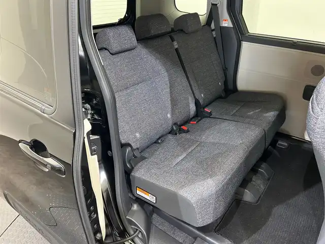 トヨタ シエンタ ハイブリッド Z 愛媛県 2023(令5)年 0.7万km ブラック 純正10.5インチナビ/(Bluetooth/フルセグ)/バックカメラ/両側電動スライドドア/衝突被害軽減ブレーキ/レーンキープアシスト/前後コーナーセンサー/レーダークルーズコントロール/ブラインドスポットモニター/オートマチックハイビーム/オートライト/ETC/100V充電/サイドサンシェード/ステアリングスイッチ/ドライブモード/EVモード/スペアキー/保証書/取扱説明書