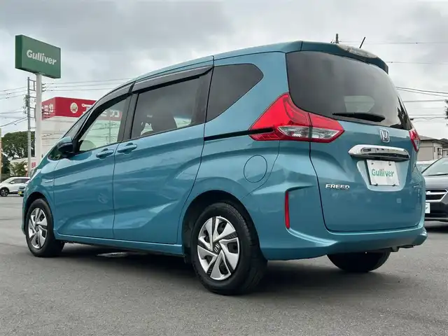 ホンダ フリード ハイブリット G ホンダセンシング 静岡県 2018(平30)年 5.7万km ブルーホライゾンM エンジンスタートボタン/パワーステアリング/パワーウィンドウ/寒冷地仕様/アイドリングストップ/スマートキー/オートエアコン/クルーズコントロール/純正ETC/バックカメラ/純正メモリナビ（CD/BT/ワンセグ）/ドライブレコーダー/3列シート/ウォークスルー/純正フロアマット/両側パワースライドドア/純正アルミホイール/ABS/横滑り防止装置/レーンキープアシスト/オートライト/LEDヘッドライト/Wエアバック/衝突軽減システム