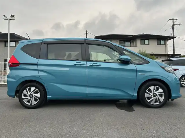 ホンダ フリード ハイブリット G ホンダセンシング 静岡県 2018(平30)年 5.7万km ブルーホライゾンM エンジンスタートボタン/パワーステアリング/パワーウィンドウ/寒冷地仕様/アイドリングストップ/スマートキー/オートエアコン/クルーズコントロール/純正ETC/バックカメラ/純正メモリナビ（CD/BT/ワンセグ）/ドライブレコーダー/3列シート/ウォークスルー/純正フロアマット/両側パワースライドドア/純正アルミホイール/ABS/横滑り防止装置/レーンキープアシスト/オートライト/LEDヘッドライト/Wエアバック/衝突軽減システム