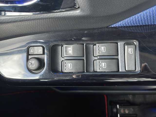 トヨタ ルーミー カスタムG－T 山口県 2020(令2)年 4.9万km ブラックマイカメタリック/レーザーブルークリスタルシャイン 2トーン 純正9インチSDナビ　【NSZT-Y68T】/・Bluetooth接続/・フルセグTV/・DVD再生機能有/・バックカメラ/ETC2.0/ドライブレコーダー/Toyota Safety Sense/・衝突警報機能/・誤発進抑制制御機能/・車線逸脱警報機能/・先行者発進お知らせ機能/・レーダークルーズコントロール/純正フロアマット/両側パワースライドドア/シートヒーター/純正15インチアルミホイール/純正LEDライト/フォグライト/オートマチックハイビーム/フロントエアロ　【モデリスタ】/ドアバイザー/クリアランスソナー/保証書/取扱説明書