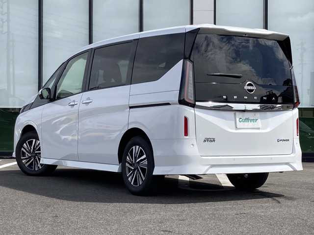 日産 セレナ e－パワー ハイウェイスター V 岐阜県 2025(令7)年 0.1千km プリズムホワイト 登録時走行距離8キロ/純正ディスプレイオーディオ/プッシュスタート/置くだけ充電/パーキングアシスト/スマートキー/クルーズコントロール/Bluetooth/バックモニター/全方位モニター/フルセグ/ETC/3列シート/両側パワースライドドア/純正AW/コーナーセンサー前後/LEDヘッドライト端子/オートライト/衝突軽減システム/USB入力端子/電子インナーミラー/フォグ/ウィンカーミラー/ヒーター付きドアミラー