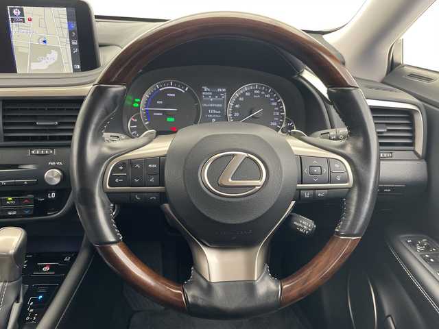 レクサス ＲＸ 450h バージョンL 愛知県 2020(令2)年 4.6万km ソニッククォーツ 純正12.3型ナビ/三眼LEDヘッドライト/全方位カメラ/サンルーフ/本革シート/レーダークルーズコントロール/電動リアゲート/パワーシート/シートヒーター/エアシート/ヘッドアップディスプレイ/コーナーセンサー/純正アルミホイール/ETC2.0/ブラインドスポットモニター/パドルシフト/ステアリングヒーター/レーンキープアシスト/オートマチックハイビーム/ドライブレコーダー/衝突軽減システム/フルセグ/CD DVD/Bluetooth/ステアリングスイッチ/スマートキー/プッシュスタート