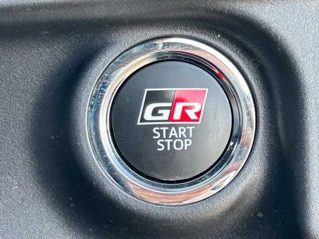 トヨタ アクア G GRスポーツ 17インチPKG 千葉県 2019(令1)年 2.1万km グレーメタリック 純正メモリナビ/CD/DVD/Bluetooth/フルセグTV/バックカメラ/ETC2.0/ドライブレコーダー/プリクラッシュセーフティ/レーンディパーチャアラート/先行車発進お知らせ/オートハイビーム/クルーズコントロール/ハーフレザーシート/スペアキー×１/純正17インチアルミホイール/純正フロアマット/保証書