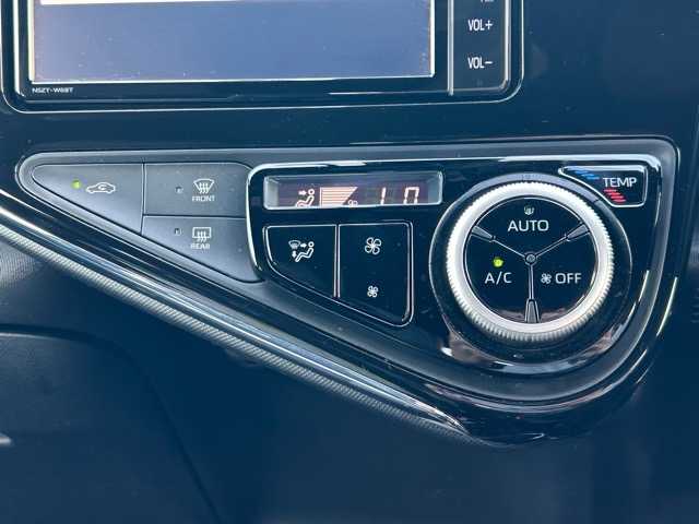 トヨタ アクア G GRスポーツ 17インチPKG 千葉県 2019(令1)年 2.1万km グレーメタリック 純正メモリナビ/CD/DVD/Bluetooth/フルセグTV/バックカメラ/ETC2.0/ドライブレコーダー/プリクラッシュセーフティ/レーンディパーチャアラート/先行車発進お知らせ/オートハイビーム/クルーズコントロール/ハーフレザーシート/スペアキー×１/純正17インチアルミホイール/純正フロアマット/保証書