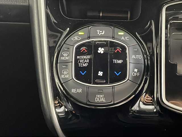 トヨタ エスクァイア Gi 沖縄県 2020(令2)年 6.1万km ホワイトパールクリスタルシャイン 県外仕入れ　/禁煙車　/純正９インチナビ[NSZN-Z68T]/（フルセグＴＶ　ＣＤ　ＤＶＤ　Ｂｌｕｅｔｏｏｔｈ）　/フリップダウンモニター　/バックカメラ　/両側パワースライドドア　/Toyota Safety Sense　/・プリクラッシュセーフティ/・レーンディパチャーアラート/・オートマチックハイビーム/シートヒーター/純正アルミホイール/LEDヘッドライト/コーナーセンサー