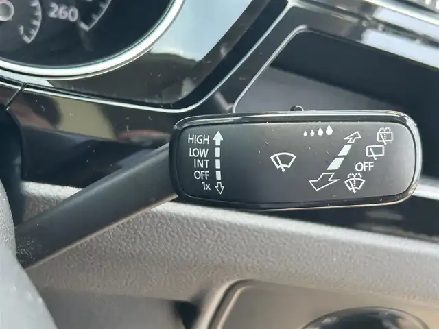 フォルクスワーゲン ゴルフ トゥーラン TDI ハイライン 愛知県 2020(令2)年 3.3万km ディープブラックパールエフェクト ワンオーナー /サンルーフ /純正ナビ/フルセグTV/BT/バックカメラ/ビルトイン2.0ETC/純正17インチAW/レーダークルーズコントロール/クリアランスソナー /アイドリングストップ/前後ドライブレコーダー/パーキングアシスト/パワーバックドア/オートライト/取説、保証書/スペアキー