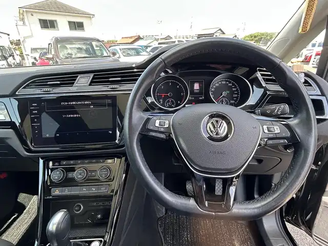 フォルクスワーゲン ゴルフ トゥーラン TDI ハイライン 愛知県 2020(令2)年 3.3万km ディープブラックパールエフェクト ワンオーナー /サンルーフ /純正ナビ/フルセグTV/BT/バックカメラ/ビルトイン2.0ETC/純正17インチAW/レーダークルーズコントロール/クリアランスソナー /アイドリングストップ/前後ドライブレコーダー/パーキングアシスト/パワーバックドア/オートライト/取説、保証書/スペアキー