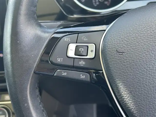 フォルクスワーゲン ゴルフ トゥーラン TDI ハイライン 愛知県 2020(令2)年 3.3万km ディープブラックパールエフェクト ワンオーナー /サンルーフ /純正ナビ/フルセグTV/BT/バックカメラ/ビルトイン2.0ETC/純正17インチAW/レーダークルーズコントロール/クリアランスソナー /アイドリングストップ/前後ドライブレコーダー/パーキングアシスト/パワーバックドア/オートライト/取説、保証書/スペアキー