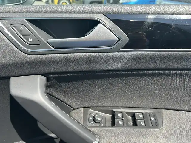 フォルクスワーゲン ゴルフ トゥーラン TDI ハイライン 愛知県 2020(令2)年 3.3万km ディープブラックパールエフェクト ワンオーナー /サンルーフ /純正ナビ/フルセグTV/BT/バックカメラ/ビルトイン2.0ETC/純正17インチAW/レーダークルーズコントロール/クリアランスソナー /アイドリングストップ/前後ドライブレコーダー/パーキングアシスト/パワーバックドア/オートライト/取説、保証書/スペアキー