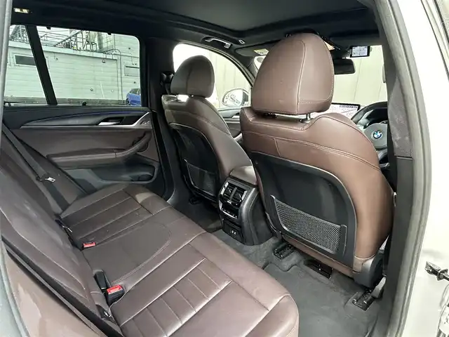 ＢＭＷ ＢＭＷ Ｘ３ xDrive20d Mスポーツ 道東・釧路十勝 2022(令4)年 2.7万km ミネラルホワイト ４WD/電動パノラマ・ガラス・サンルーフ/BMWライブ・コックピット：/　　12.3インチ マルチ・ディスプレイ・メーター・パネル/　　12.3インチワイド・コントロール・ディスプレイ（タッチ・パネル機能付）/　　 HDDナビゲーション・システム（VICS 3メディア対応）/360°ビューカメラ/ミラーETC/純正ドライブレコーダー/レーダー探知機/ドライビング・アシスト・プロフェッショナル/アクティブクルーズコントロール/レーンキーピングアシスト/パーキングアシストプラス/ヴァーネスカ・レザー・シート/フロントパワーシート/全席シートヒーター/ステアリングヒーター/3ゾーン・オートマチック・エア・コンディショナー/パワーバックドア/純正17インチAW/純正フロアマット/保証書