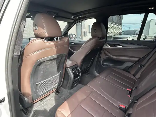 ＢＭＷ ＢＭＷ Ｘ３ xDrive20d Mスポーツ 道東・釧路十勝 2022(令4)年 2.7万km ミネラルホワイト ４WD/電動パノラマ・ガラス・サンルーフ/BMWライブ・コックピット：/　　12.3インチ マルチ・ディスプレイ・メーター・パネル/　　12.3インチワイド・コントロール・ディスプレイ（タッチ・パネル機能付）/　　 HDDナビゲーション・システム（VICS 3メディア対応）/360°ビューカメラ/ミラーETC/純正ドライブレコーダー/レーダー探知機/ドライビング・アシスト・プロフェッショナル/アクティブクルーズコントロール/レーンキーピングアシスト/パーキングアシストプラス/ヴァーネスカ・レザー・シート/フロントパワーシート/全席シートヒーター/ステアリングヒーター/3ゾーン・オートマチック・エア・コンディショナー/パワーバックドア/純正17インチAW/純正フロアマット/保証書