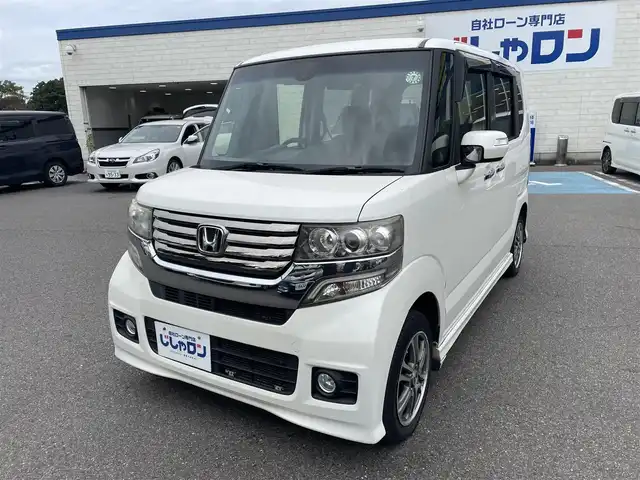 ホンダ Ｎ ＢＯＸ カスタム G SSパッケージ 和歌山県 2014(平26)年 9.6万km プレミアムホワイトパール (株)IDOMが運営する【じしゃロン和歌山店】の自社ローン専用車両になります。こちらは現金またはオートローンご利用時の価格です。自社ローンご希望の方は別途その旨お申付け下さい/純正ナビ/ワンセグテレビ/Bluetooth/DVD/バックカメラ/アイドリングストップ/ウィンカーミラー/ドアバイザー/プッシュスタート/両側パワースライドドア/HIDヘッドライト/オートライト/ETC/スマートキー